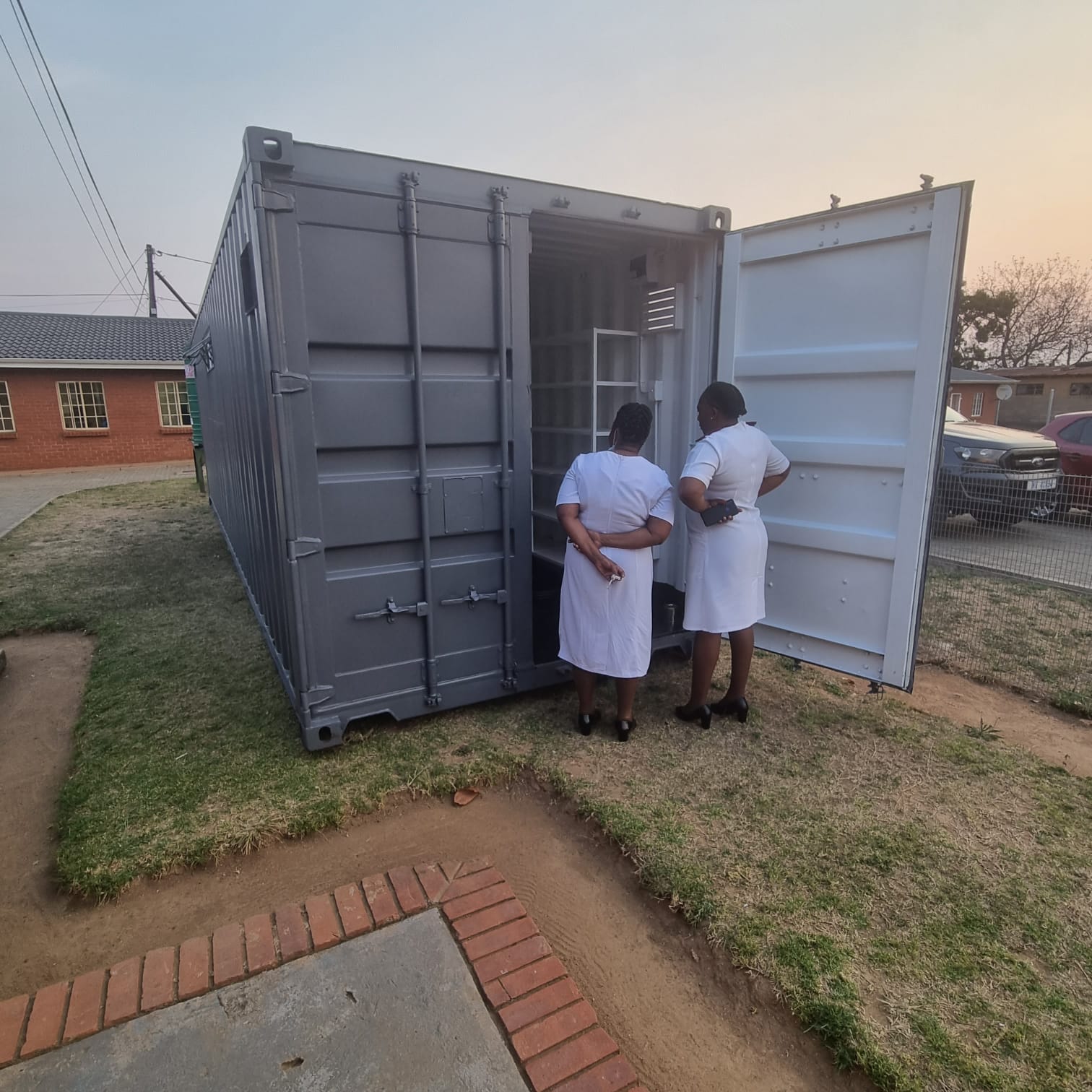 Container clinic building